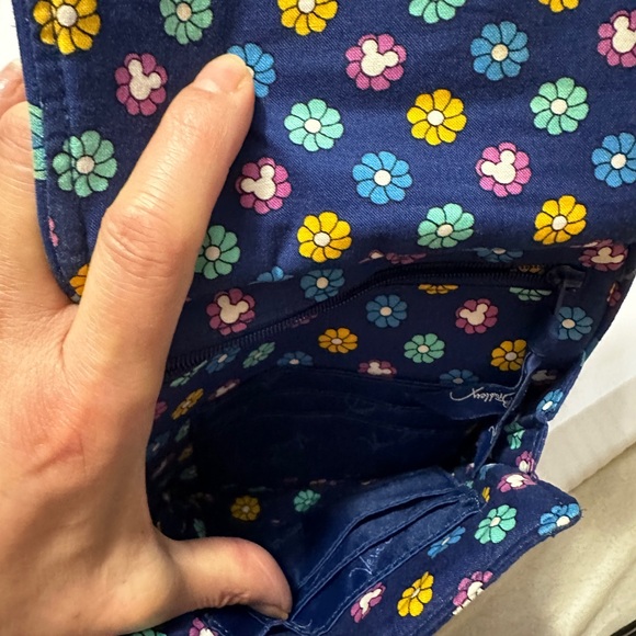 Vera Bradley/Disney Parks Cross Body bag & Attachable Change Purse **CLEAN** - Picture 9 of 9